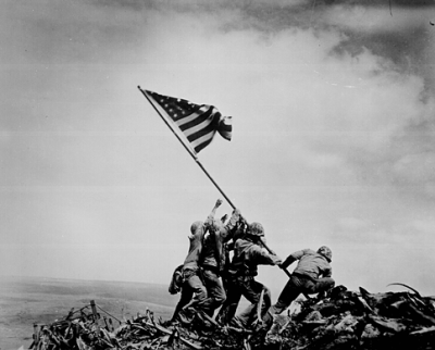Marines raising the US flag at Iwo Jima